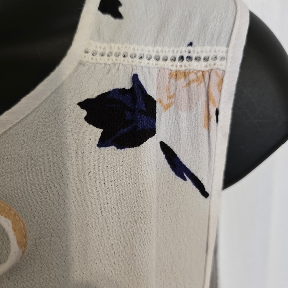 Forever 21 Floral Button-Down Jumpsuit - White and Navy Size Med - Picture 4 of 9